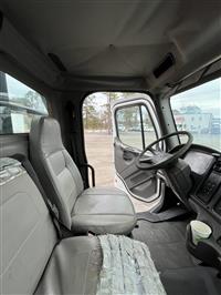 2004 Freightliner M2