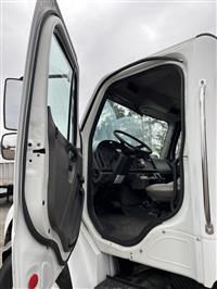 2004 Freightliner M2