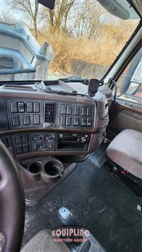 2016 Volvo VNL