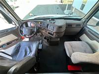 2017 Volvo VNL