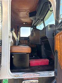 1999 Freightliner FLD112SD