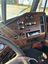 1999 Freightliner FLD112SD