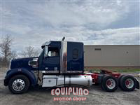 2021 Freightliner SD122