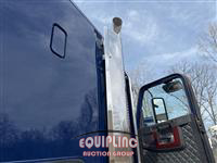 2021 Freightliner SD122