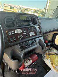 2015 Freightliner M2106