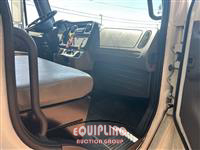 2017 Freightliner M2106