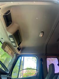 2010 Freightliner M2 106