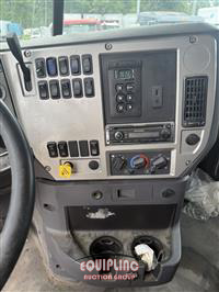 2014 Mack GU713