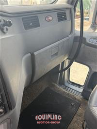 2017 Peterbilt 587