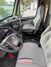 2014 VOLVO TRUCK VNM