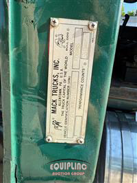 2000 Mack RD688