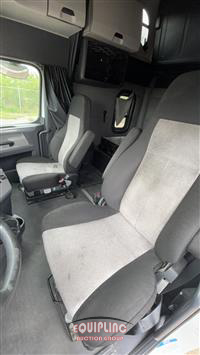 2020 Freightliner CASCADIA 126