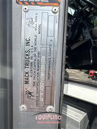 1999 Mack CL713