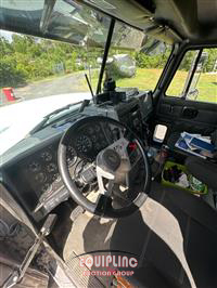 1999 Mack CL713