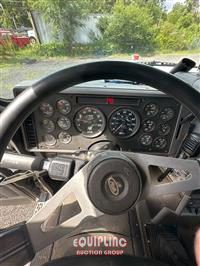 1999 Mack CL713