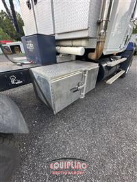 1999 Mack CL713