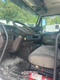 2013 VOLVO TRUCK VNM