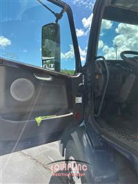 2013 VOLVO TRUCK VNM