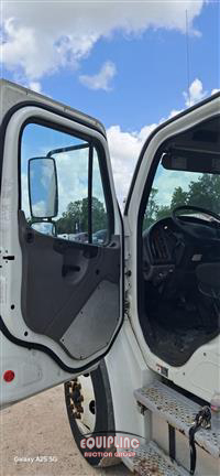 2021 Freightliner M2 106