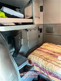 2016 Kenworth T680 SLEEPER TRUCK