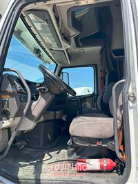 2013 Volvo VNL64T670