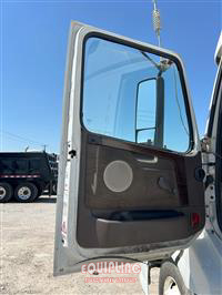 2013 Volvo VNL64T670