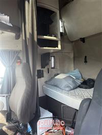 2017 Volvo VNL