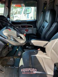 2023 Peterbilt 389