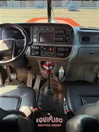 2023 Peterbilt 389
