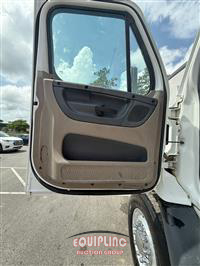 2013 Freightliner DC113