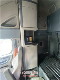 2014 Freightliner CASCADIA 6X4 T/A SLEEPER TRUCK
