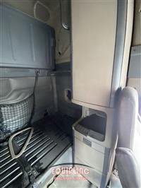 2014 Freightliner CASCADIA 6X4 T/A SLEEPER TRUCK