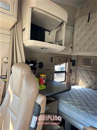 2017 Kenworth T680 SLEEPER TRUCK