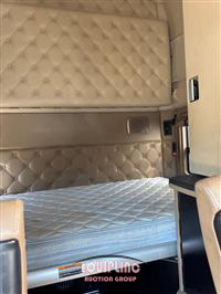 2017 Kenworth T680 SLEEPER TRUCK