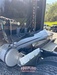 2015 Kenworth T680 SLEEPER TRUCK