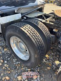 2015 Kenworth T680 SLEEPER TRUCK