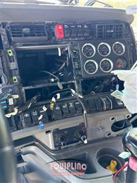 2015 Kenworth T680 SLEEPER TRUCK