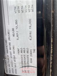 2005 VOLVO TRUCK VNL