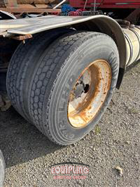 2001 Mack CX (Vision)