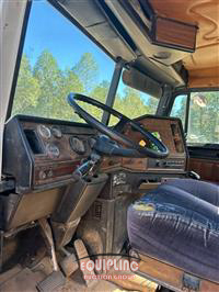 2004 Freightliner FLD112
