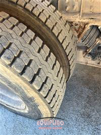 2006 VOLVO TRUCK VHD