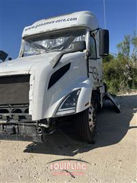 2022 Volvo VNL760