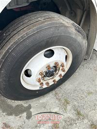 2009 Freightliner M2106