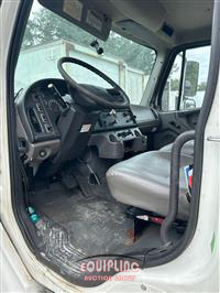 2009 Freightliner M2106