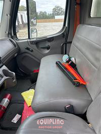 2009 Freightliner M2106