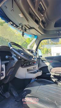2023 Peterbilt 579