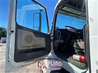 2011 VOLVO TRUCK VNL