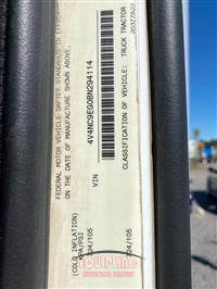2011 VOLVO TRUCK VNL
