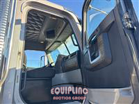 2019 Freightliner SD122