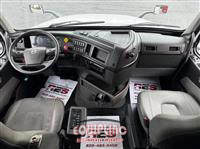 2019 Volvo VNL64T760